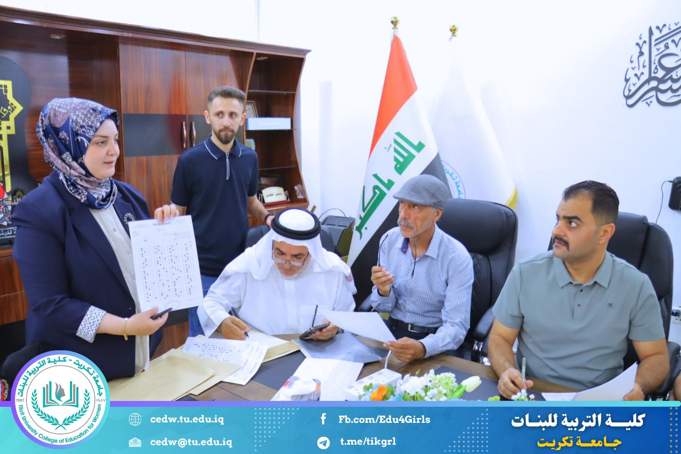 لجنة تدقيق الامتحان التنافسي في كلية التربية للبنات تنجز أعمال مراجعة الدفاتر الامتحانية